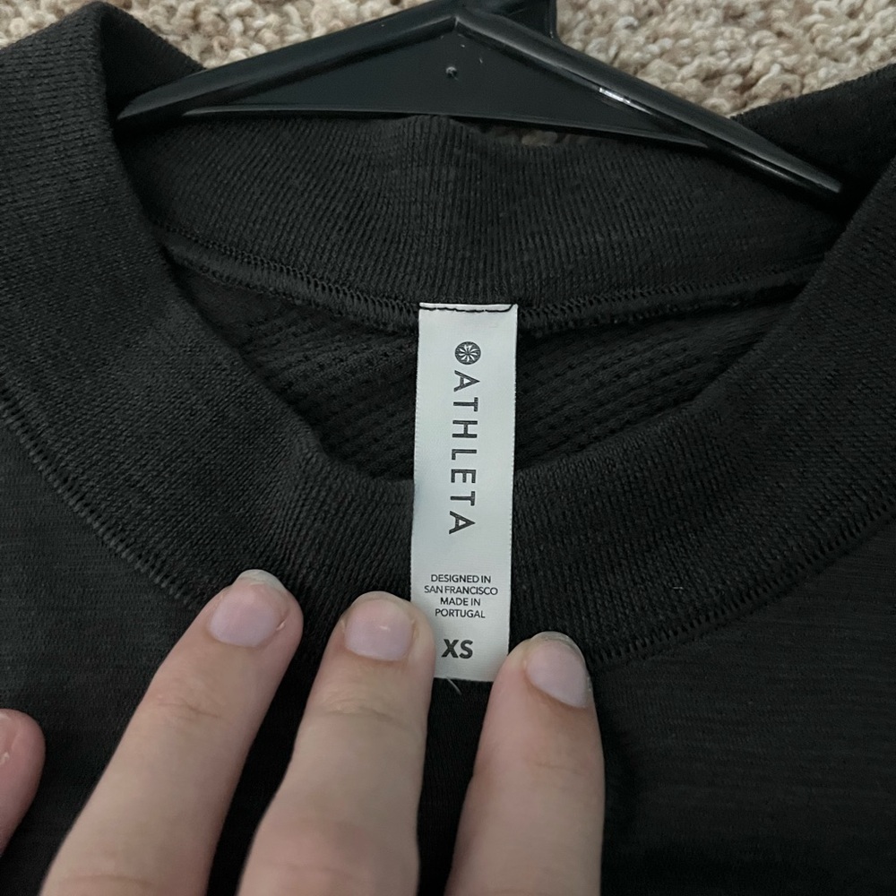 long sleeve athleta top!